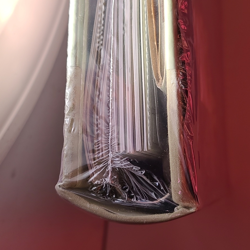 Martha Stewart keepsake wedding planner and Wedding cake book. 2 items together. - Picture 2 of 6